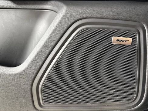 Certified 2025 Porsche Macan AWD/4WD image 35
