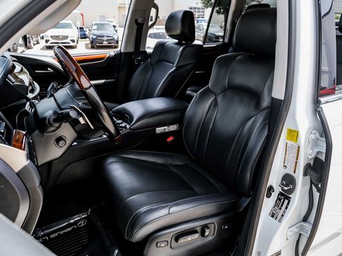 Used 2021 Lexus LX 570 4WD w/ Luxury Package image 33