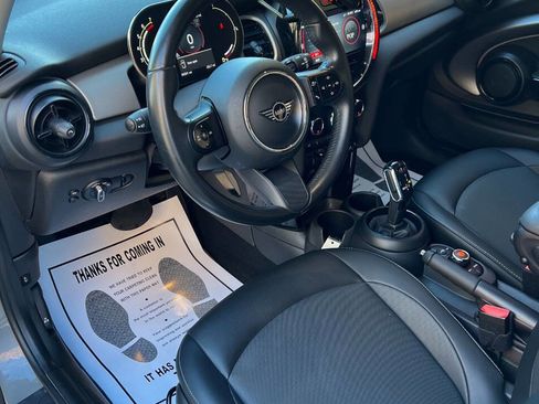 Used 2022 MINI Cooper 2-Door Hardtop image 11