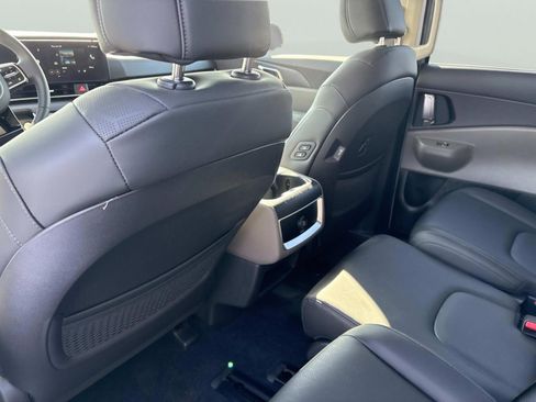 New 2026 Kia Carnival EX image 17