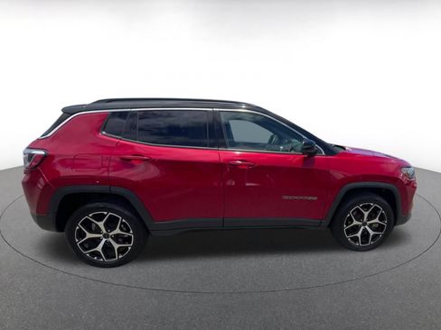 Used 2025 Jeep Compass Limited AWD/4WD image 16