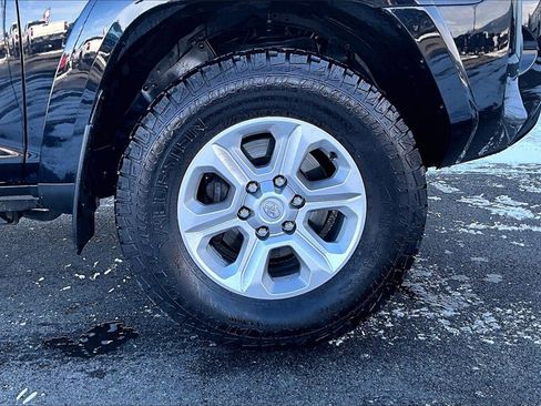 Used 2022 Toyota 4Runner SR5 Premium w/ Moonroof Package image 9