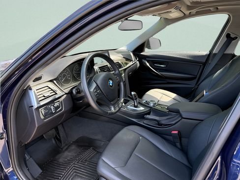 Used 2017 BMW 320i xDrive Sedan AWD/4WD image 4