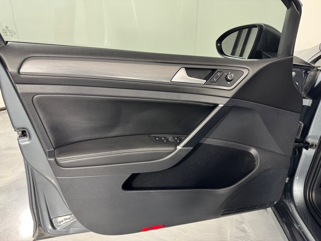Used 2021 Volkswagen Golf 4-Door FWD image 11