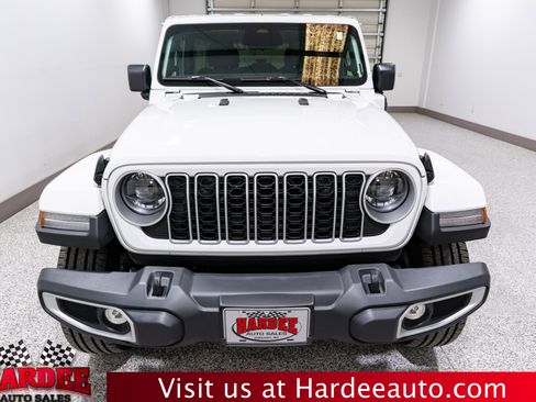 Used 2025 Jeep Wrangler Sahara image 7