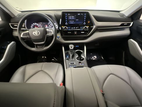 Used 2022 Toyota Highlander XLE AWD/4WD image 22