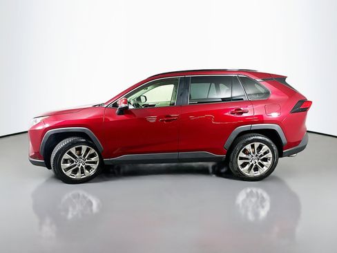 Used 2020 Toyota RAV4 XLE Premium image 4
