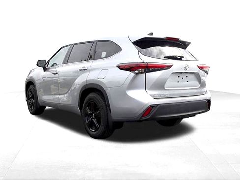 Certified 2024 Toyota Highlander LE AWD/4WD image 6