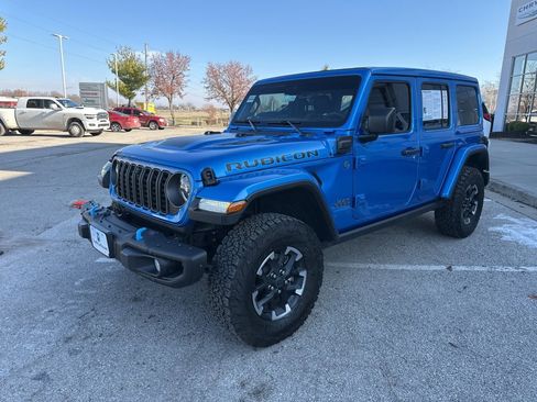 Used 2024 Jeep Wrangler Unlimited Rubicon 4xe image 9