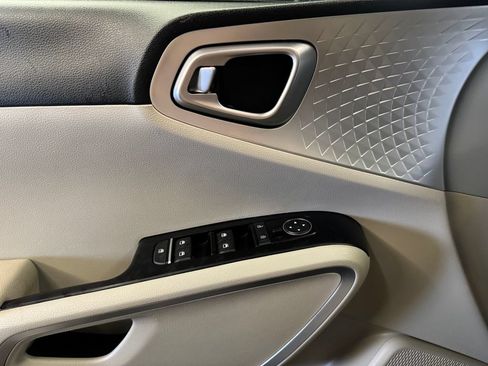 Used 2022 Kia Soul LX w/ Technology Package FWD image 19