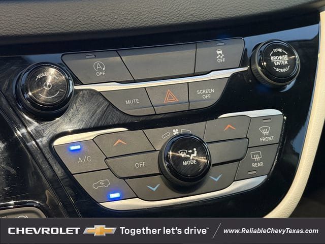 Used 2022 Chrysler Voyager LX FWD image 19