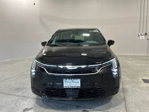 New 2027 Chrysler Pacifica Select FWD image 3