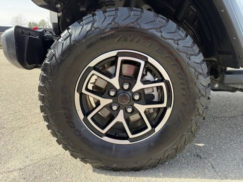 Used 2025 Jeep Wrangler Unlimited Rubicon AWD/4WD image 9