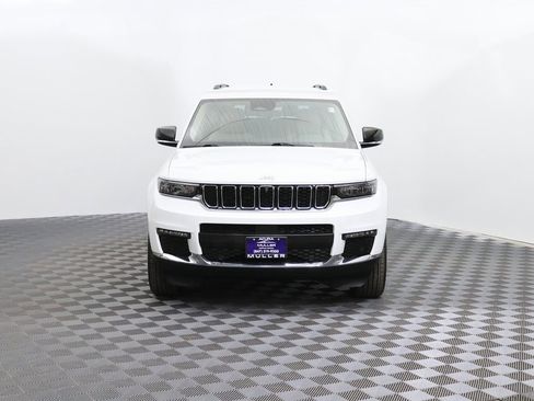 Used 2022 Jeep Grand Cherokee L Limited w/ Luxury Tech Group II image 2