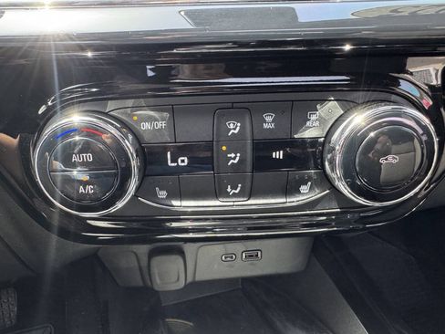 Used 2025 Chevrolet Trax RS w/ Sunroof Package FWD image 14