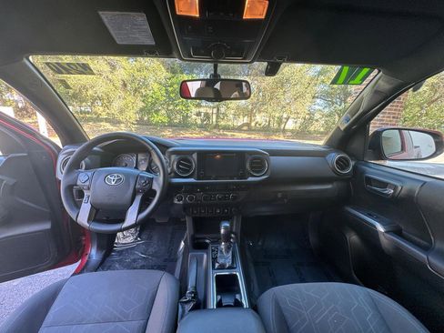 Used 2017 Toyota Tacoma TRD Off-Road image 14