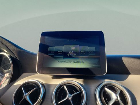 Used 2018 Mercedes-Benz GLA 250 image 25