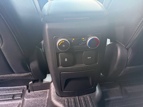 Used 2022 Ford Explorer XLT w/ Equipment Group 202A RWD image 28