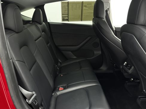 Used 2021 Tesla Model Y Long Range image 34