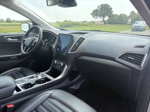 Used 2024 Ford Edge SEL AWD/4WD image 16
