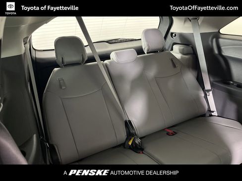 Certified 2025 Toyota Sienna XLE FWD image 11