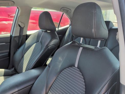 Used 2021 Toyota Camry SE image 6