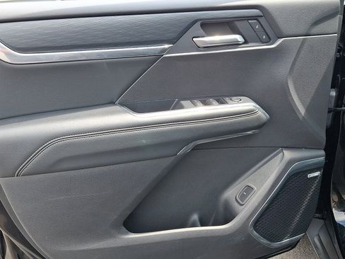 Used 2025 GMC Acadia Elevation FWD image 13