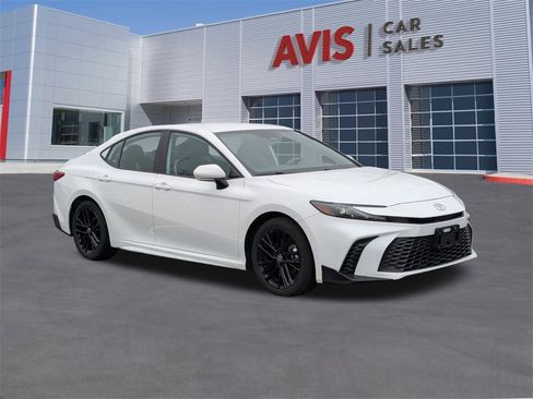 Used 2025 Toyota Camry SE image 9