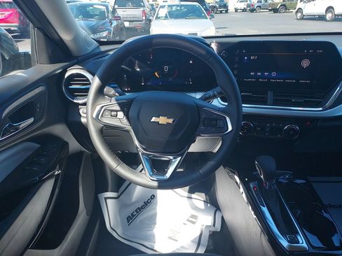 New 2026 Chevrolet Trax LT w/ LT Convenience Package FWD image 16
