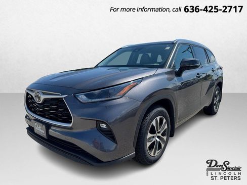 Used 2021 Toyota Highlander XLE AWD/4WD image 1