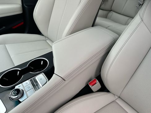 Used 2024 Genesis G70 2.5T image 21