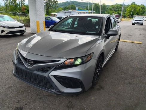 Used 2022 Toyota Camry SE FWD image 4