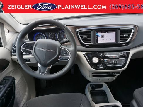 Used 2024 Chrysler Voyager LX FWD image 15