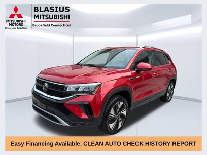 Used 2024 Volkswagen Taos SE w/ Panoramic Sunroof Package
