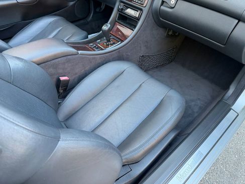 Used 2000 Mercedes-Benz CLK 320 Cabriolet image 30