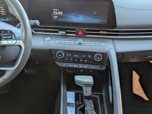 Used 2024 Hyundai Elantra SEL w/ Convenience Package image 7