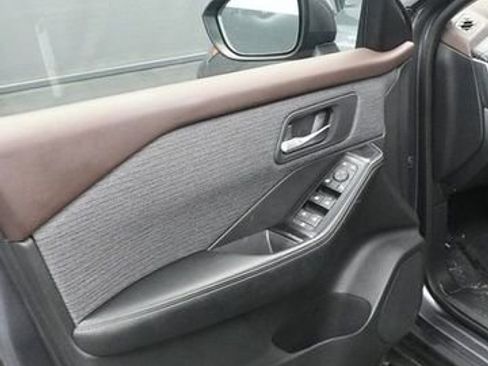 Used 2023 Nissan Rogue SV AWD/4WD image 10