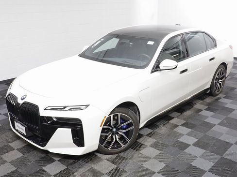 Certified 2025 BMW 750e xDrive 750e xDrive image 2