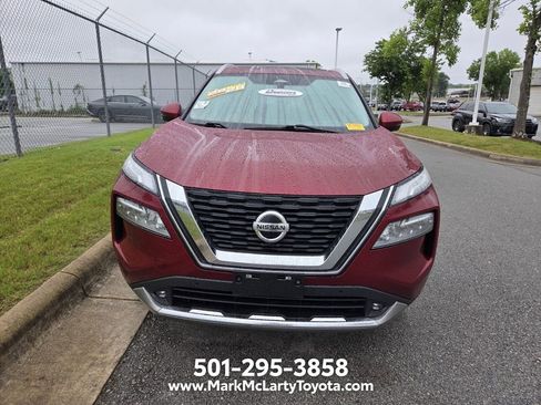 Used 2021 Nissan Rogue Platinum FWD image 2