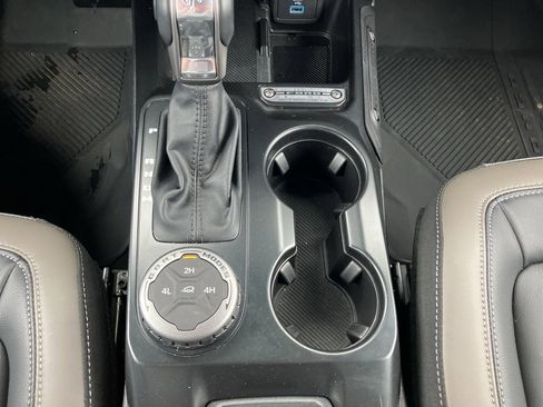 Used 2025 Ford Bronco Outer Banks image 22