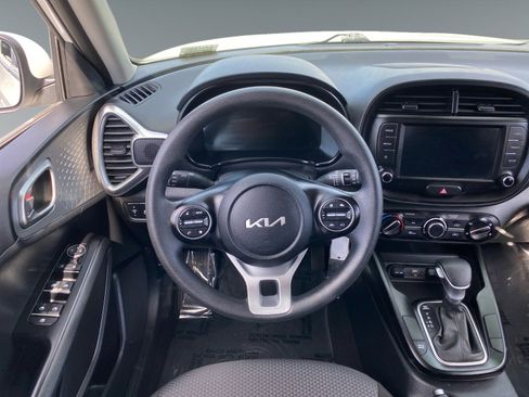 Used 2025 Kia Soul LX FWD image 12