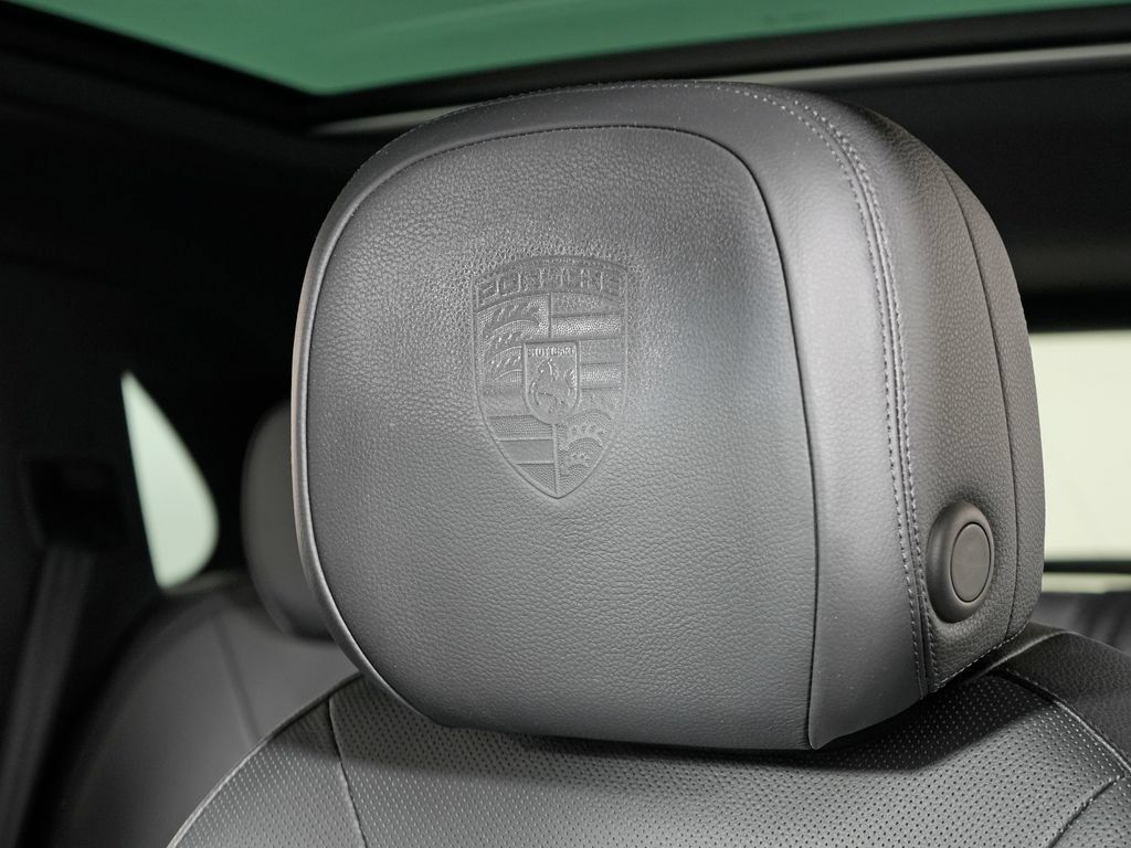 Certified 2024 Porsche Cayenne AWD/4WD image 21
