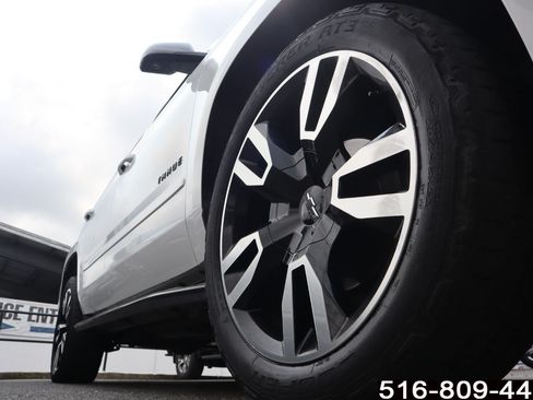 Used 2019 Chevrolet Tahoe Premier w/ RST 6.2L Performance Edition AWD/4WD image 9