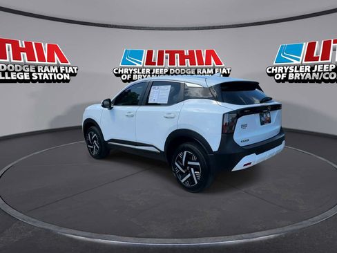 Used 2025 Nissan Kicks SV FWD image 6