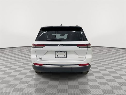 Used 2024 Jeep Grand Cherokee Laredo image 10