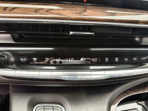 Used 2024 Cadillac Escalade ESV Sport Platinum w/ Heavy-Duty Trailer Package AWD/4WD image 17