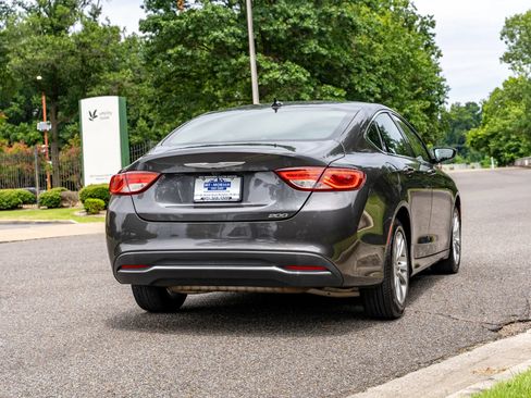 Used 2017 Chrysler 200 Limited Platinum FWD image 6