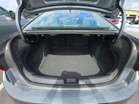 Used 2025 Volkswagen Jetta SE FWD image 16