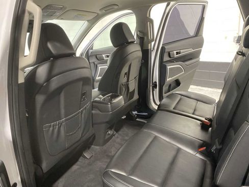Used 2022 Kia Telluride LX AWD/4WD image 12