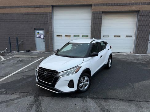 Used 2022 Nissan Kicks S image 1